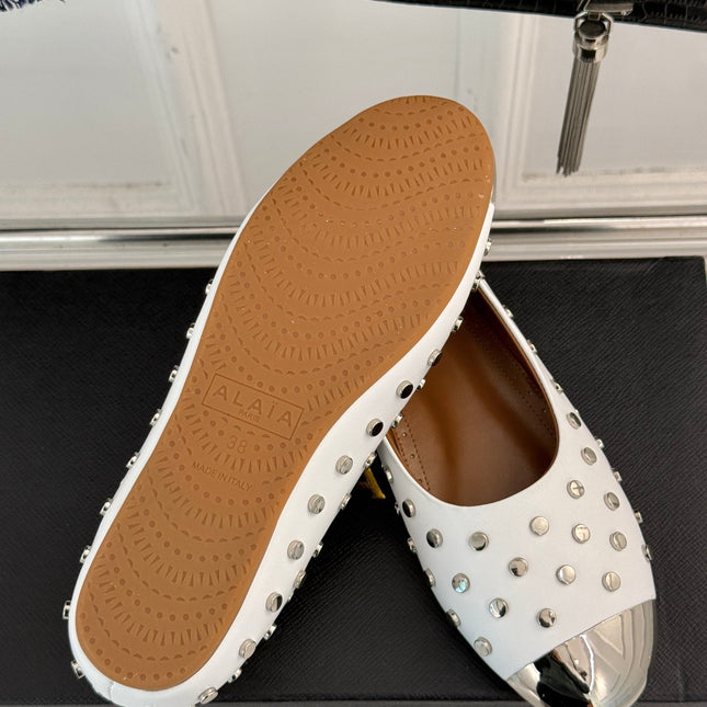 STUD-EMBELLISHED BALLET FLATS IN WHITE CALFSKIN