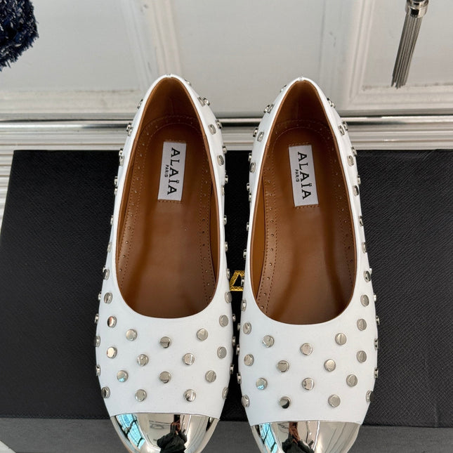 STUD-EMBELLISHED BALLET FLATS IN WHITE CALFSKIN
