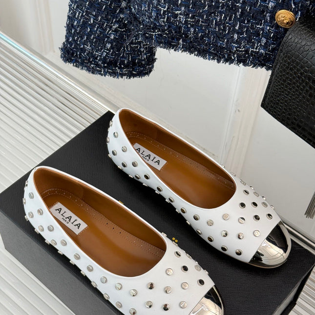 STUD-EMBELLISHED BALLET FLATS IN WHITE CALFSKIN