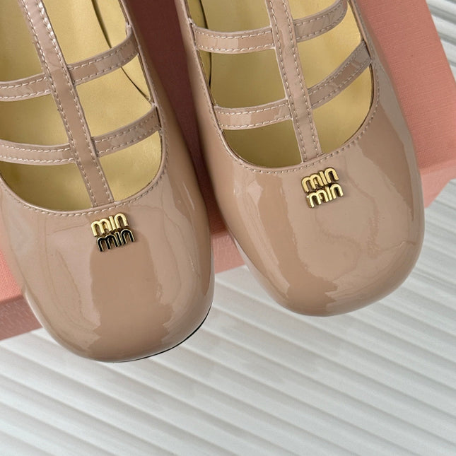 BALLET PUMPS WITH STRAP IN BEIGE GLOSSY LAMBSKIN
