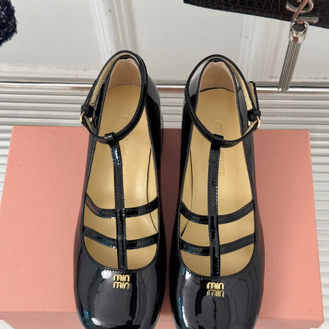 BALLET PUMPS WITH STRAP IN BLACK GLOSSY LAMBSKIN