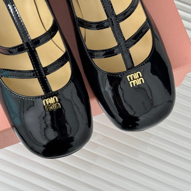 BALLET PUMPS WITH STRAP IN BLACK GLOSSY LAMBSKIN