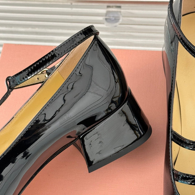 BALLET PUMPS WITH STRAP IN BLACK GLOSSY LAMBSKIN