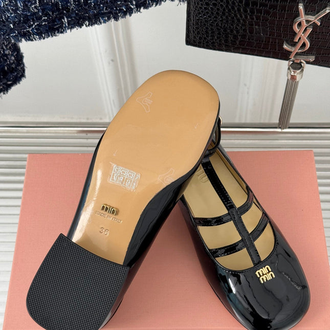 BALLET PUMPS WITH STRAP IN BLACK GLOSSY LAMBSKIN