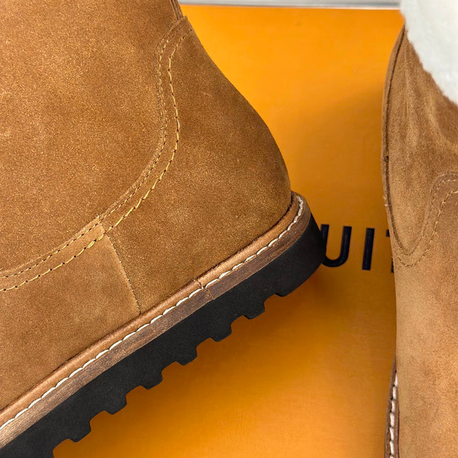 CHUNKY SOLE SNOW BOOTS IN PEANUT BROWN SUEDE AND WHITE WOOL