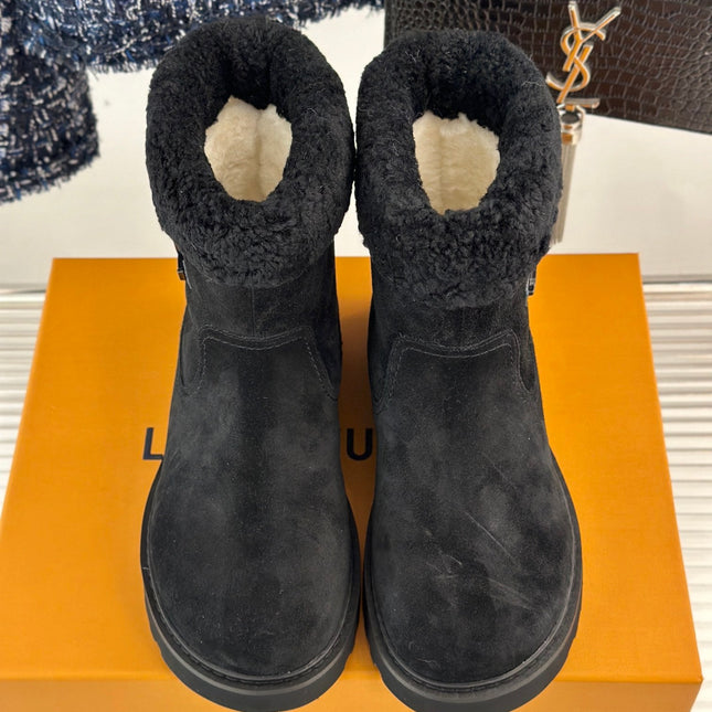 CHUNKY SOLE SNOW BOOTS IN BLACK SUEDE AND WOOL
