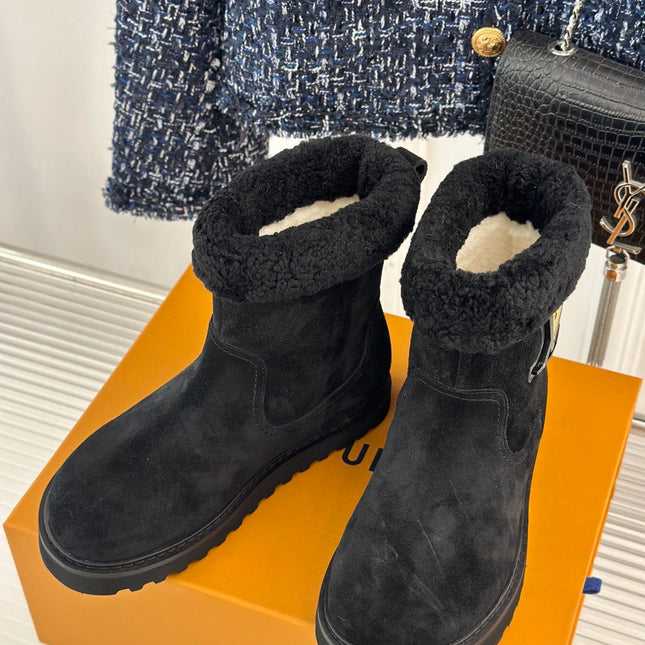 CHUNKY SOLE SNOW BOOTS IN BLACK SUEDE AND WOOL