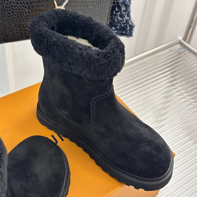 CHUNKY SOLE SNOW BOOTS IN BLACK SUEDE AND WOOL