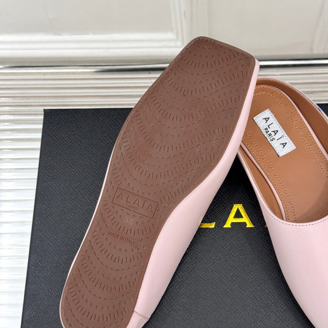 ALAIA FLAT MULE IN LIGHT PINK LAMBSKIN