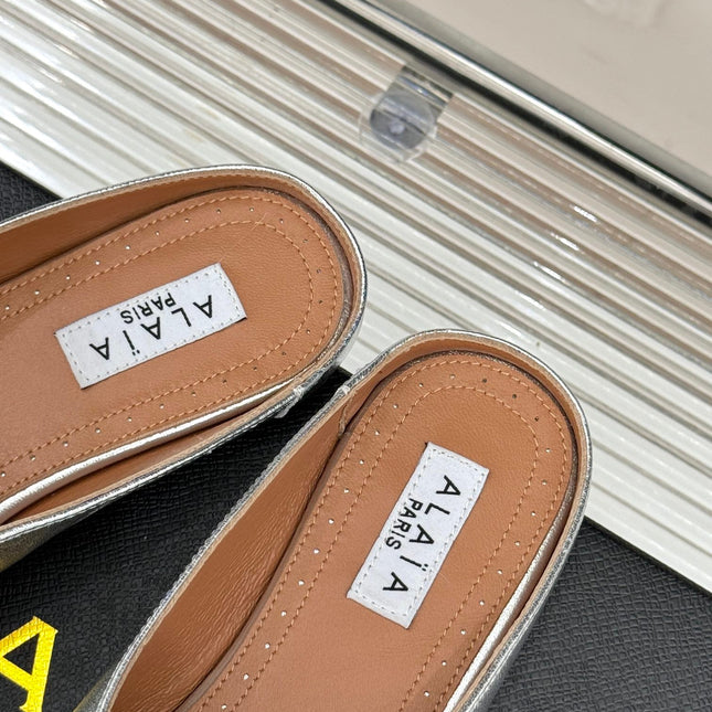 ALAIA FLAT MULE IN SILVER LAMBSKIN