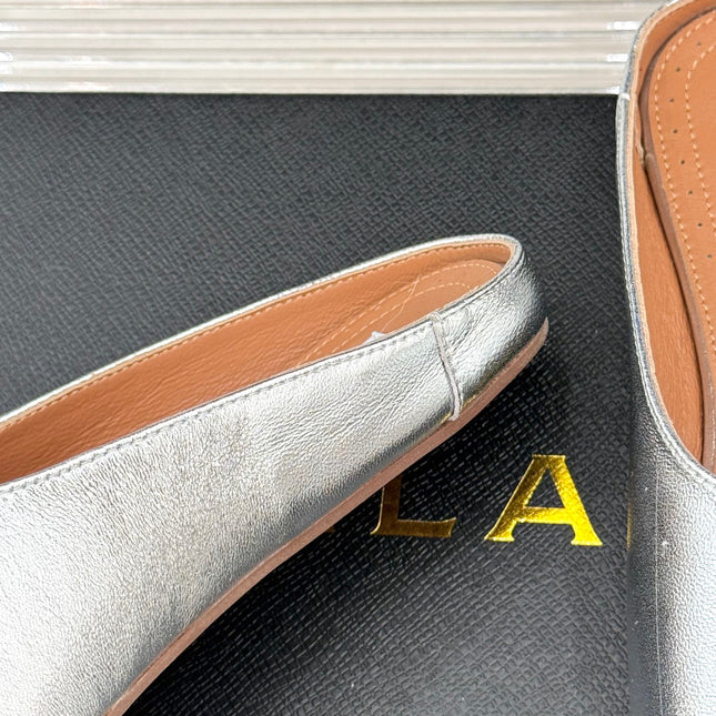 ALAIA FLAT MULE IN SILVER LAMBSKIN