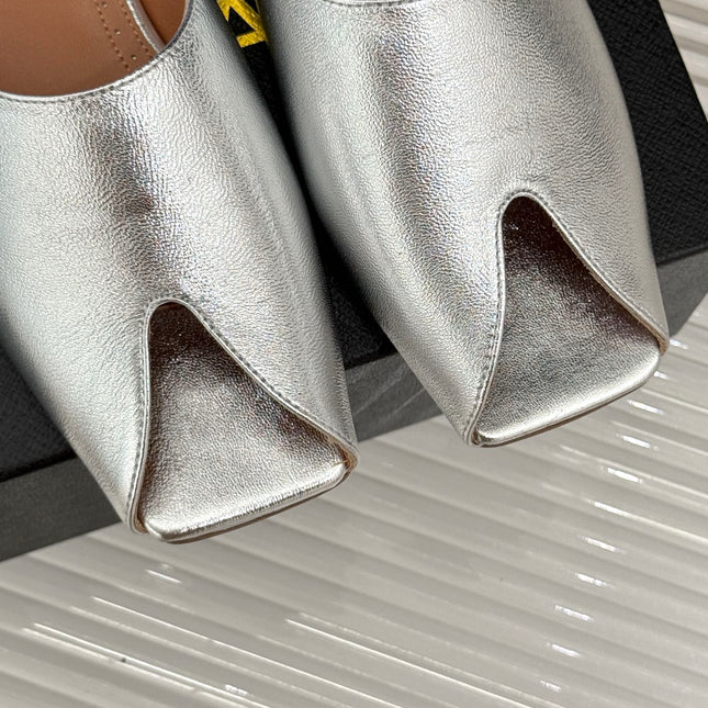 ALAIA FLAT MULE IN SILVER LAMBSKIN
