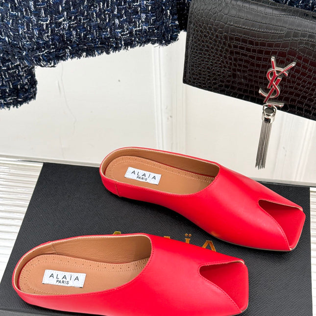 ALAIA FLAT MULE IN CRIMSON RED LAMBSKIN