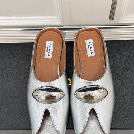 ALAIA FLAT MULE IN SILVER LAMBSKIN WITH SILVER HARDWARE