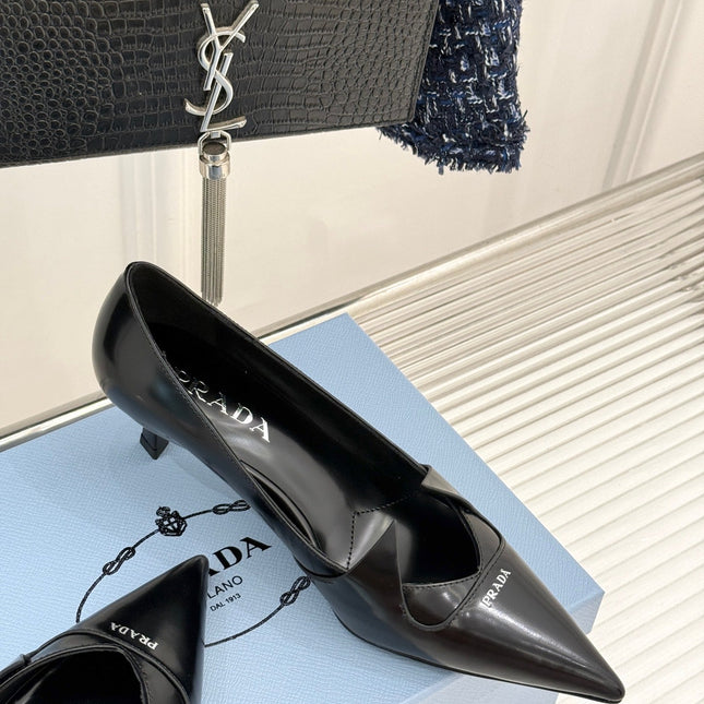 KITTEN HEEL PUMPS IN BLACK CALFSKIN