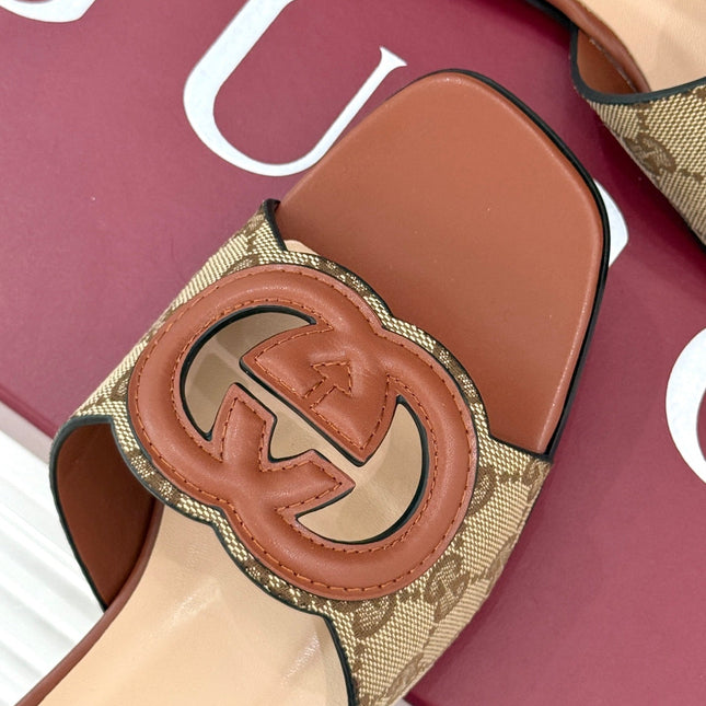 SLIDE SANDALS IN BURNT BROWN AND LIGHT BEIGE CALFSKIN