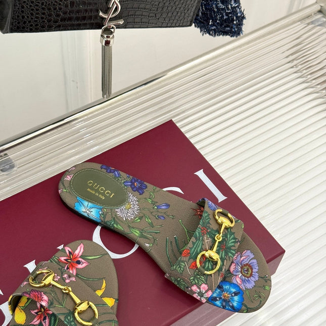 SLIDE SANDALS IN WARM BEIGE FABRIC FLORAL AND LEAF PRINT