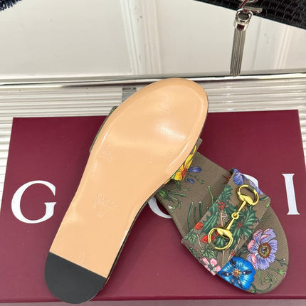 SLIDE SANDALS IN WARM BEIGE FABRIC FLORAL AND LEAF PRINT