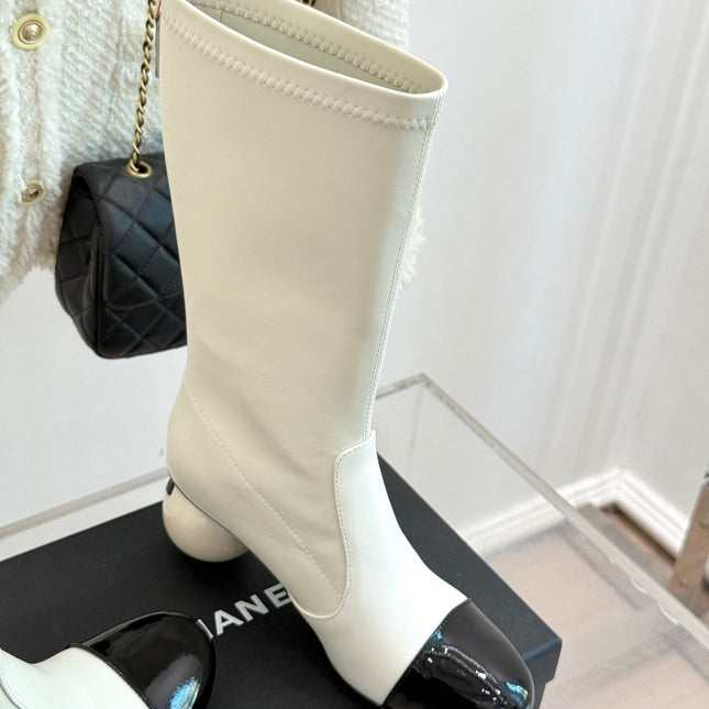 CC PEARL BOOTS IN WHITE CALFSKIN