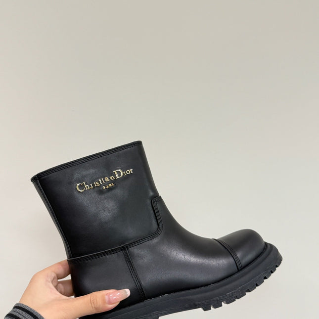 D-TOWN ANKLE BOOTS IN BLACK CALFSKIN