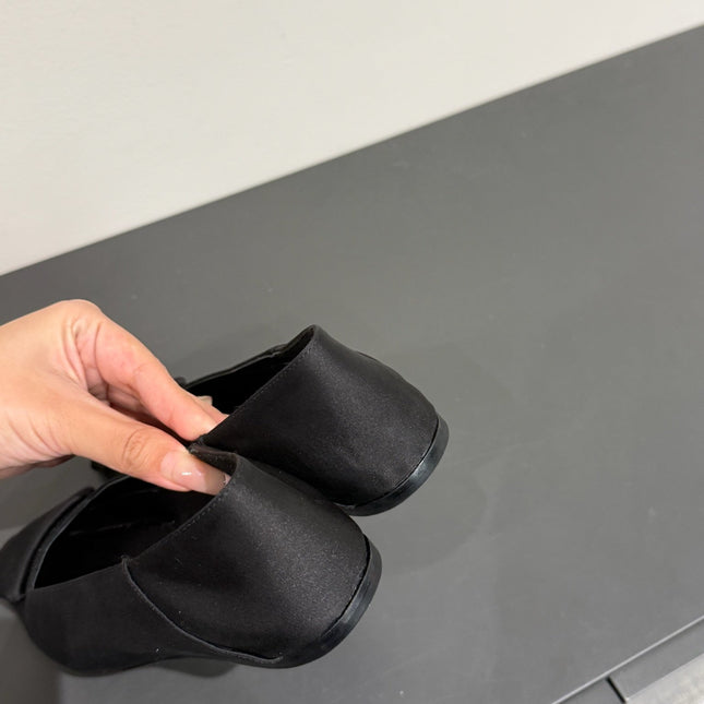 BALLERINA FLATS IN BLACK SATIN