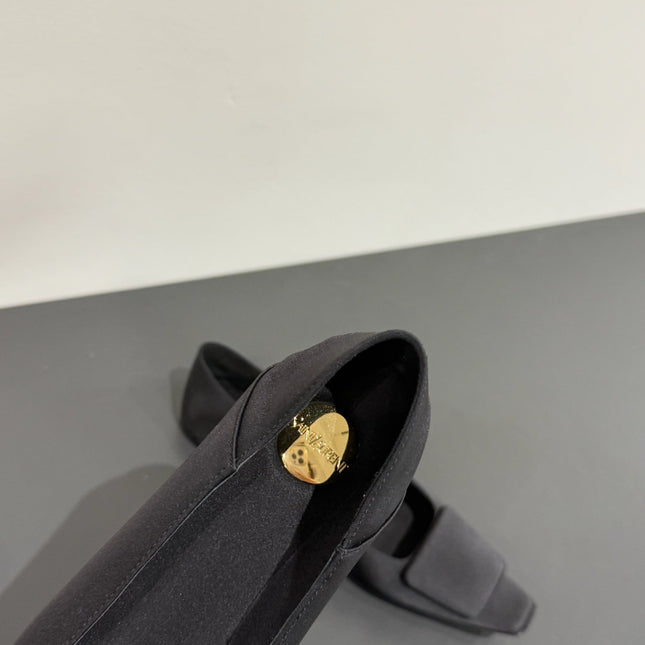 BALLERINA FLATS IN BLACK SATIN