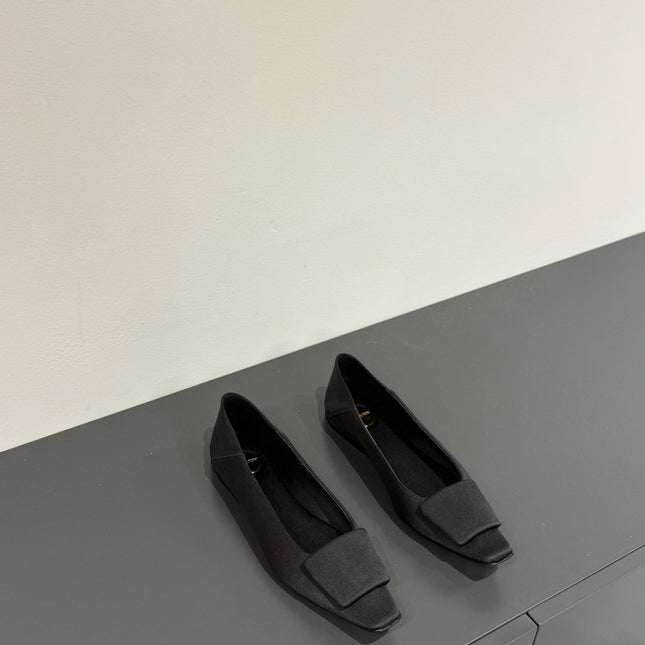 BALLERINA FLATS IN BLACK SATIN