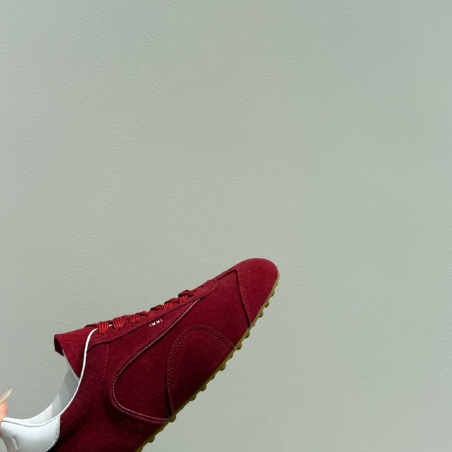 LACE-UP SNEAKER IN RED SUEDE