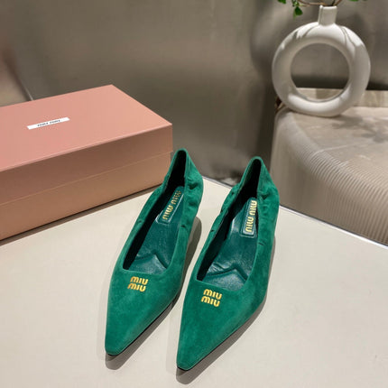 POINTED-TOE MID HEEL PUMPS IN GREEN SUEDE