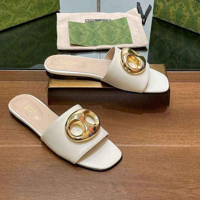 FLAT MULE IN WHITE CALFSKIN WITH GOLD HARDWARE