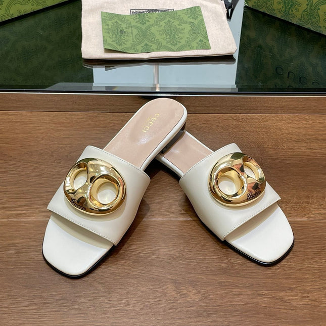 FLAT MULE IN WHITE CALFSKIN WITH GOLD HARDWARE