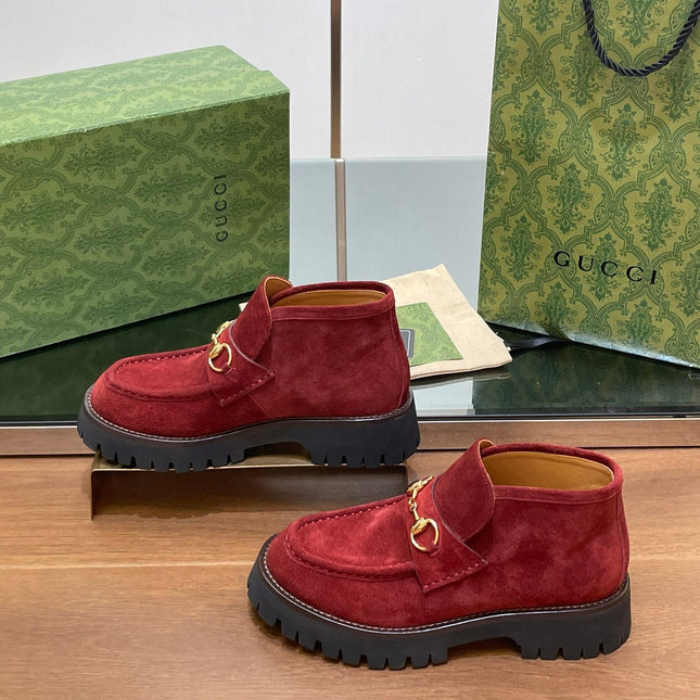GG WOMEN'S HORSEBIT ANKLE BOOTS 4.5CM IN RED SUEDE