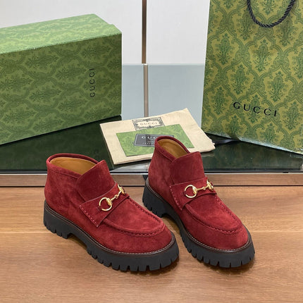 GG WOMEN'S HORSEBIT ANKLE BOOTS 4.5CM IN RED SUEDE