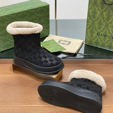 GG SNOW BOOTS IN BLACK EMBOSSED SUEDE AND BEIGE WOOL LINING