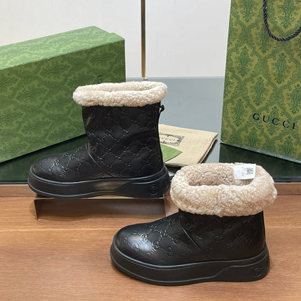 GG SNOW BOOTS IN BLACK EMBOSSED DEERSKIN AND BEIGE WOOL LINING