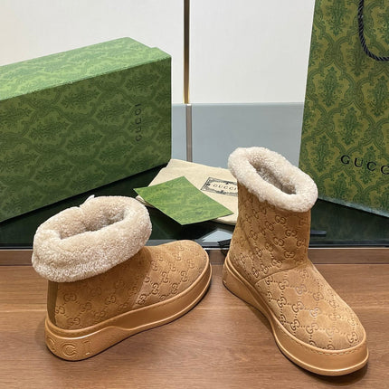 GG SNOW BOOTS IN CIDER BROWN EMBOSSED SUEDE AND BEIGE WOOL LINING
