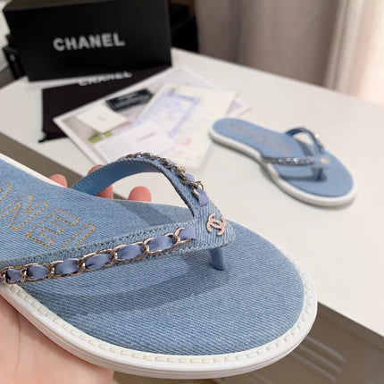 THONG SLIPPERS IN LIGHT BLUE DENIM