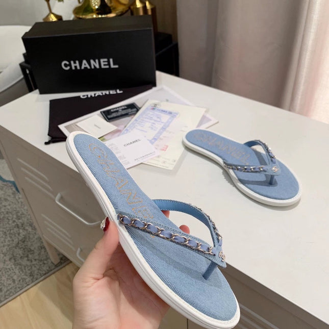 THONG SLIPPERS IN LIGHT BLUE DENIM