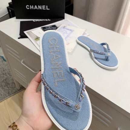 THONG SLIPPERS IN LIGHT BLUE DENIM
