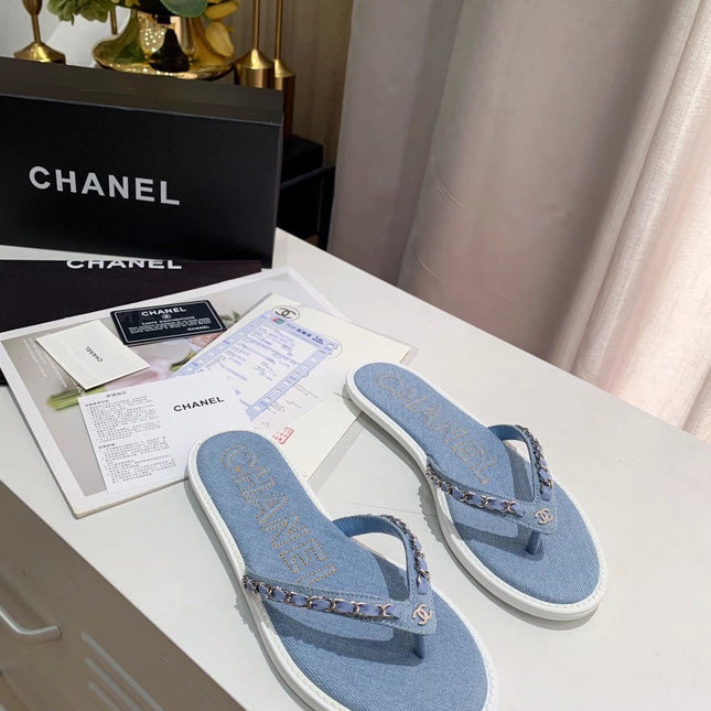 THONG SLIPPERS IN LIGHT BLUE DENIM
