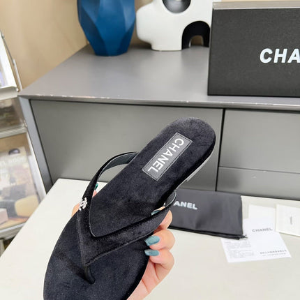 THONG SLIPPERS IN BLACK VELVET