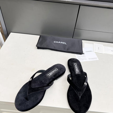 THONG SLIPPERS IN BLACK VELVET