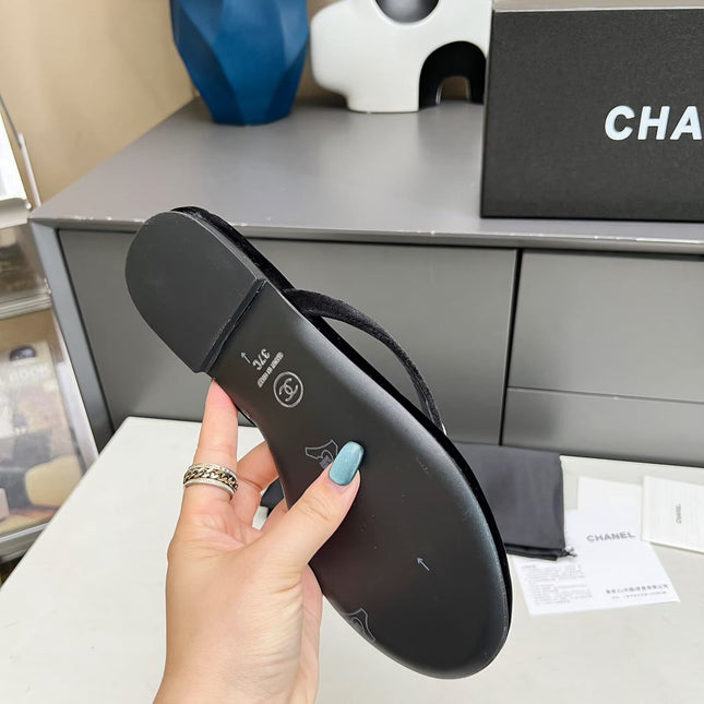 THONG SLIPPERS IN BLACK VELVET