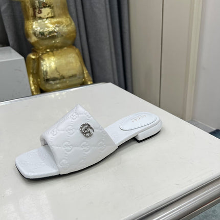 GG CASUAL SLIPPERS IN WHITE CALFSKIN LOGO EMBOSSING