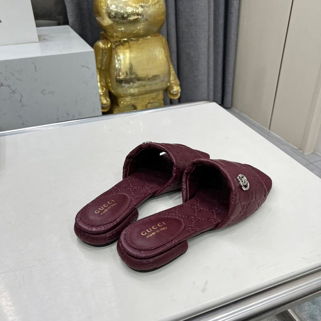 GG CASUAL SLIPPERS IN BURGUNDY RED CALFSKIN LOGO EMBOSSING