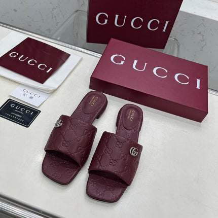 GG CASUAL SLIPPERS IN BURGUNDY RED CALFSKIN LOGO EMBOSSING