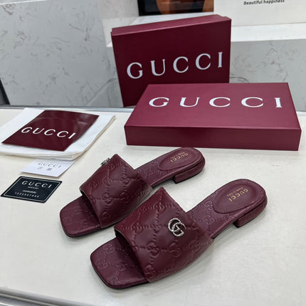 GG CASUAL SLIPPERS IN BURGUNDY RED CALFSKIN LOGO EMBOSSING