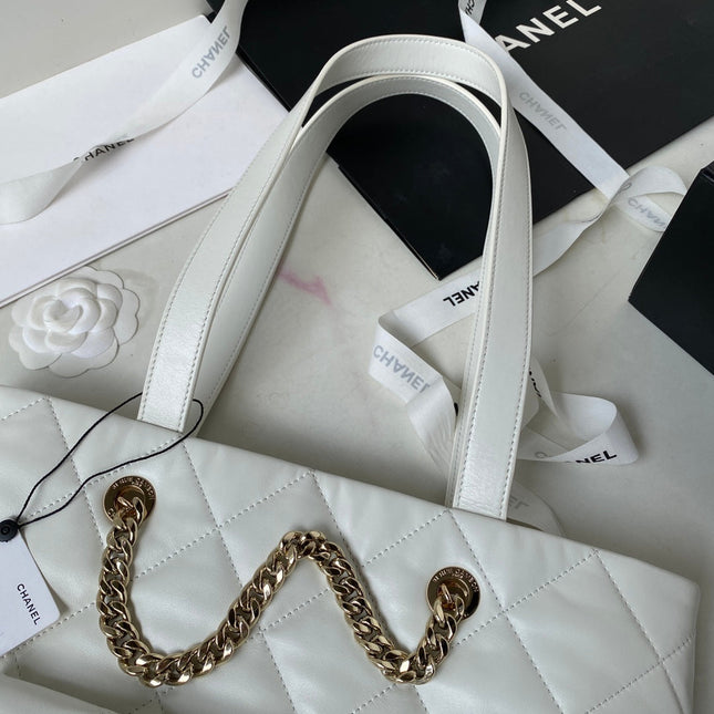 CC LARGE 33 HOBO SHOPPING BAG IN WHITE CALFSKIN