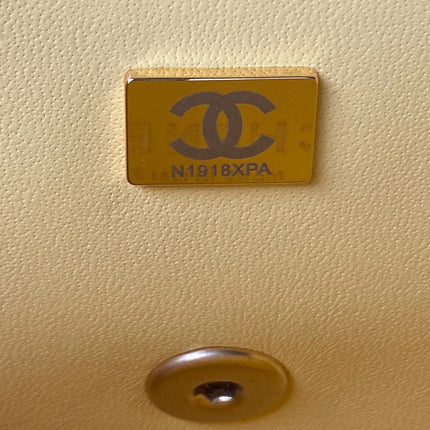 CC 22 FLAP BAG IN YELLOW CORN GOLD HARDWARE