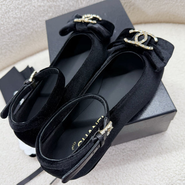 MARY JANE SHOES IN BLACK VELVET